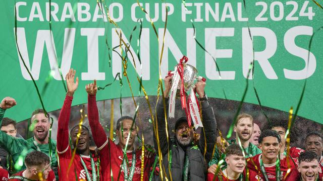 Foto: Senyum Semringah Jurgen Klopp saat Bawa Liverpool Sabet Trofi Carabao Cup di Musim Terakhirnya
