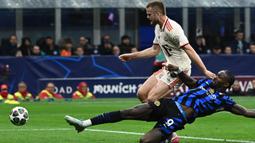 Laga antara Inter Milan melawan Bayern Munchen berlangsung sengit sepanjang pertandingan. (Isabella BONOTTO/AFP)