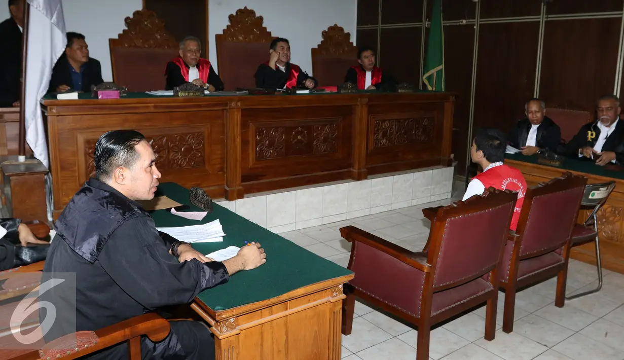 Suasana sidang  Tersangka Robby Abbas (RA) sebagai mucikari prostitusi di kalangan artis, Selasa (22/9/2015). Sidang ditunda hingga 1 Oktober 2015 karena saksi yang tercatat dalam Berkas Acara Pemeriksaan tidak hadir. (Liputan6.com/Herman Zakharia)