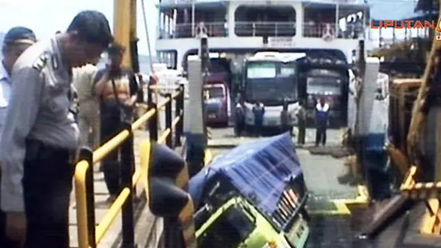 Jembatan Penyeberangan Ketapang-Banyuwangi Ambruk