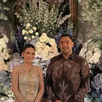 Lihat di sini tampilan Aprilia saat resmi bertunangan dengan anak Surya Paloh, Prananda Paloh.