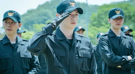 Kang Daniel dalam Rookie Cops. (Disney Plus via OSEN)