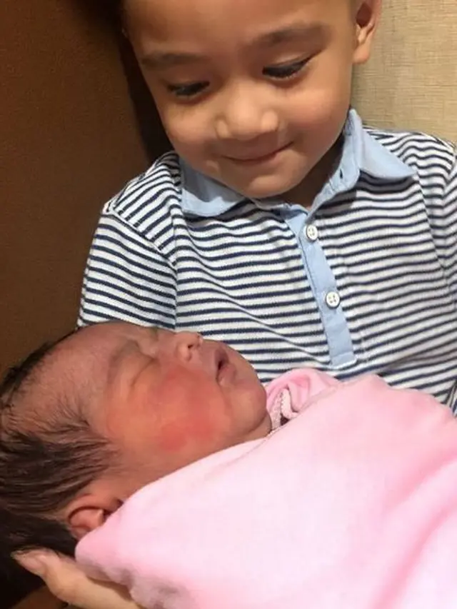 6 Momen Kebersamaan Rafathar dan Anak Caca Tengker, Bak Saudara Kandung