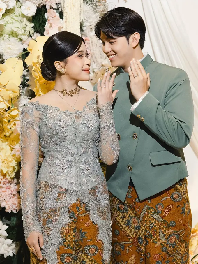 Romantisnya Lamaran Brisia Jodie dan Jonathan Alden, Pancarkan Dua Budaya dalam Balutan Busana Jawa Modern