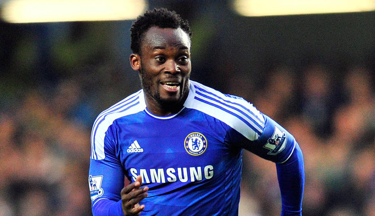 4. Michael Essien - Mantan pemain Persib Bandung ini pernah memperkuat klub top seperti Real Madrid dan Chelsea. Permainan agresif  dan pantang menyerah membuatnya dijuluki si Bison. (AFP/Glyn Kirk)