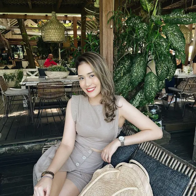 6 Potret Terbaru Artis Andania Suri Sudah Berkeluarga, Menikah di Usia 23 Tahun