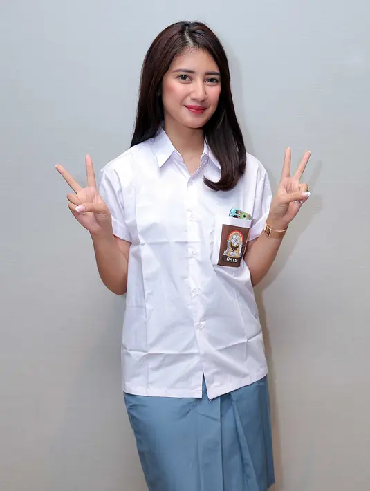 Fita menikah dengan lelaki yang telah lama dikenalnya. Bahkan sempat menjalin kasih selama empat bulan. Lima tahun tidak berhubungan, setelah ketemu kembali langsung CLBK. (Deki Prayoga/Bintang.com)