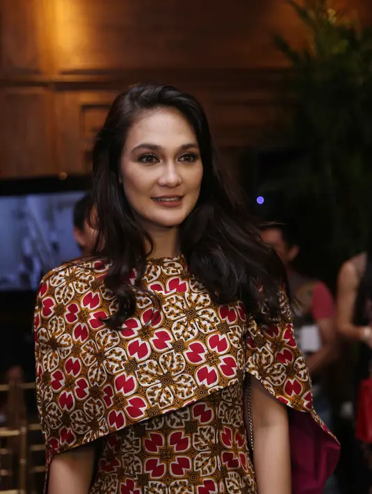 "Saingannya bukan cuma satu dua tapi puluhan. Banyak banget anak muda yang muncul. Sekarang local brand maju banget, jadi tantangannya itu bagaimana bisa terus keep up," ungkapnya. (Nurwahyunan/Bintang.com)