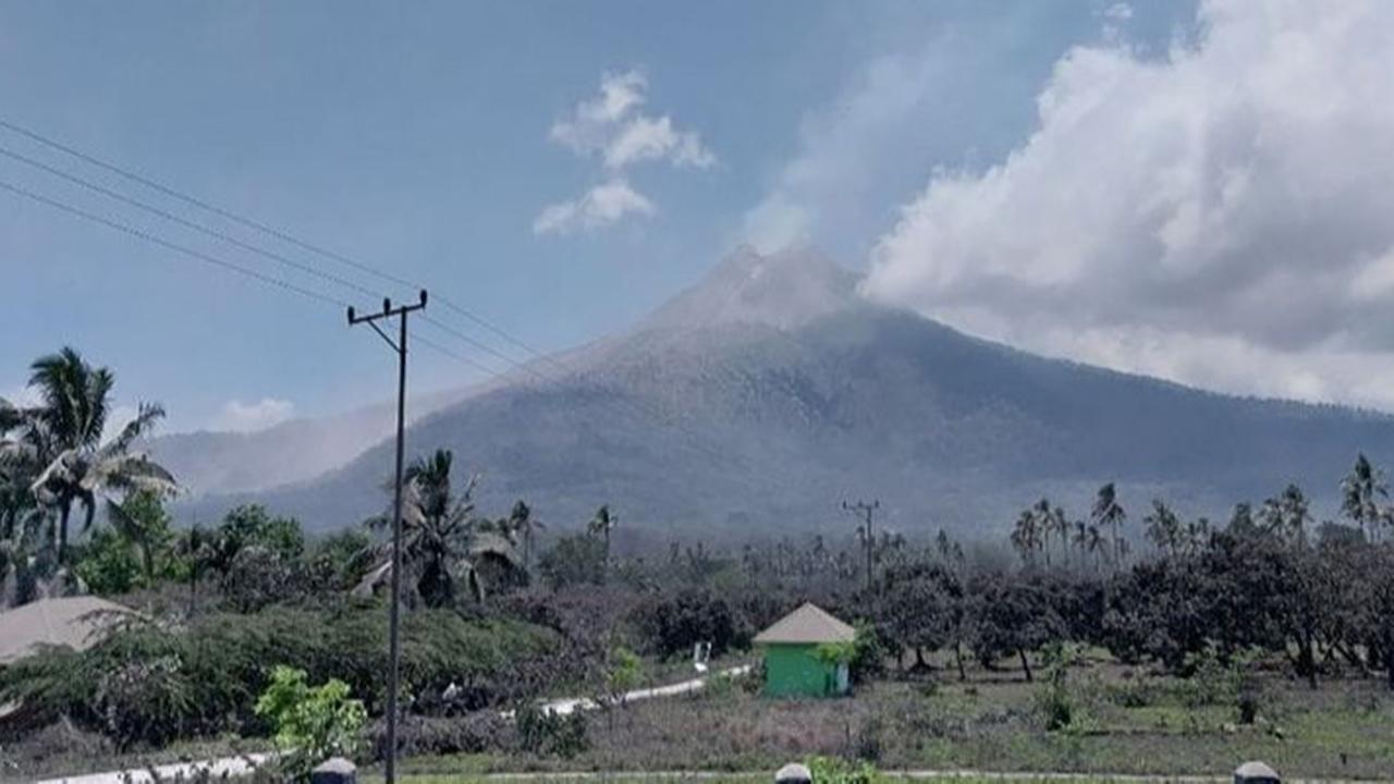 10 Warga Meninggal Dunia, Empat Bandara di Maumere Ditutup Imbas Gunung Lewotobi Meletus
