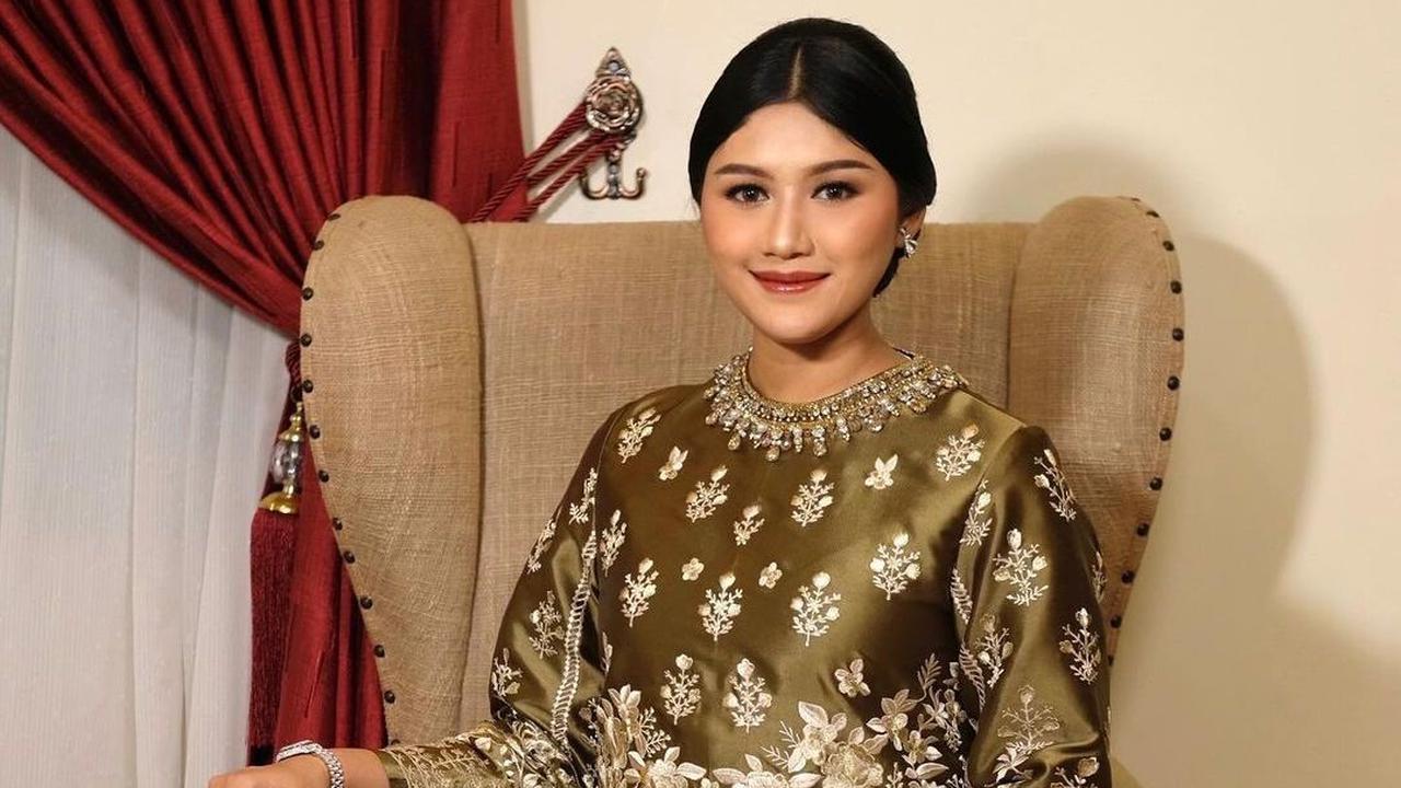 Potret Erina dan Irianan Jokowi yang selalu kembaran saat berbusana ini lantas menjadi sorotan.  <br>