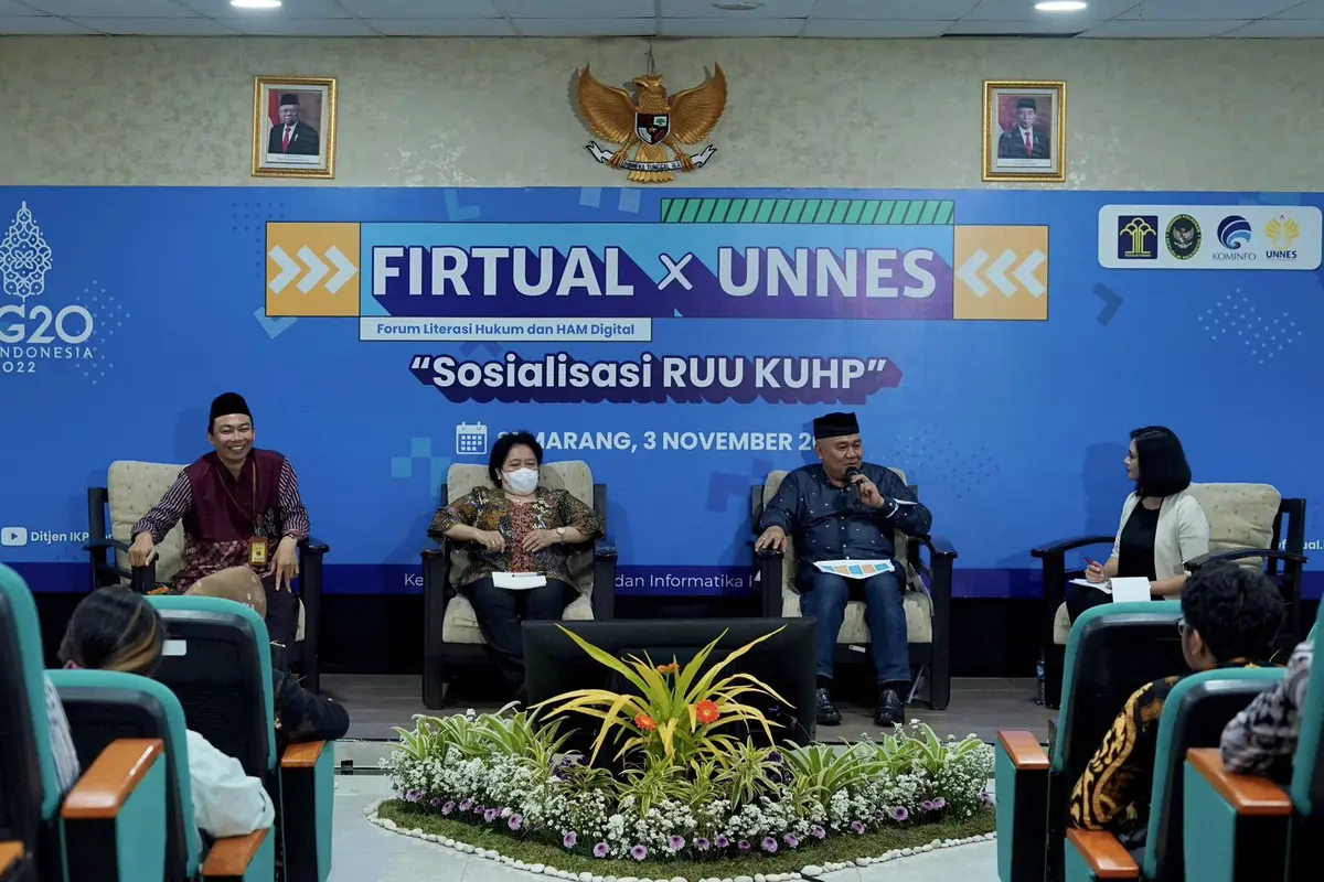 Forum Literasi Hukum dan HAM Digital (Firtual) bekerja sama dengan Universitas Negeri Semarang dengan tema “Sosialisasi Rancangan Undang-Undang Kitab Undang-Undang Hukum Pidana (RUU KUHP),” Kamis (3/11/2022).