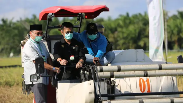 Kunker ke Bangka Selatan, Mentan Salurkan Alsintan dan KUR