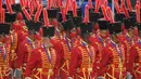 Hussars of the Presidential Honor Guard berbaris selama parade militer menandai Hari Kemerdekaan di Caracas, Venezuela, Senin (5/7/2021). Venezuela menandai 210 tahun deklarasi kemerdekaan mereka dari Spanyol. (AP Photo/Matias Delacroix)