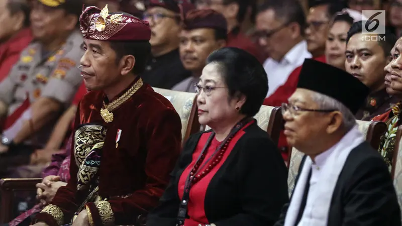 Kenakan Baju Adat Bali, Jokowi Beri Sambutan di Kongres V PDIP