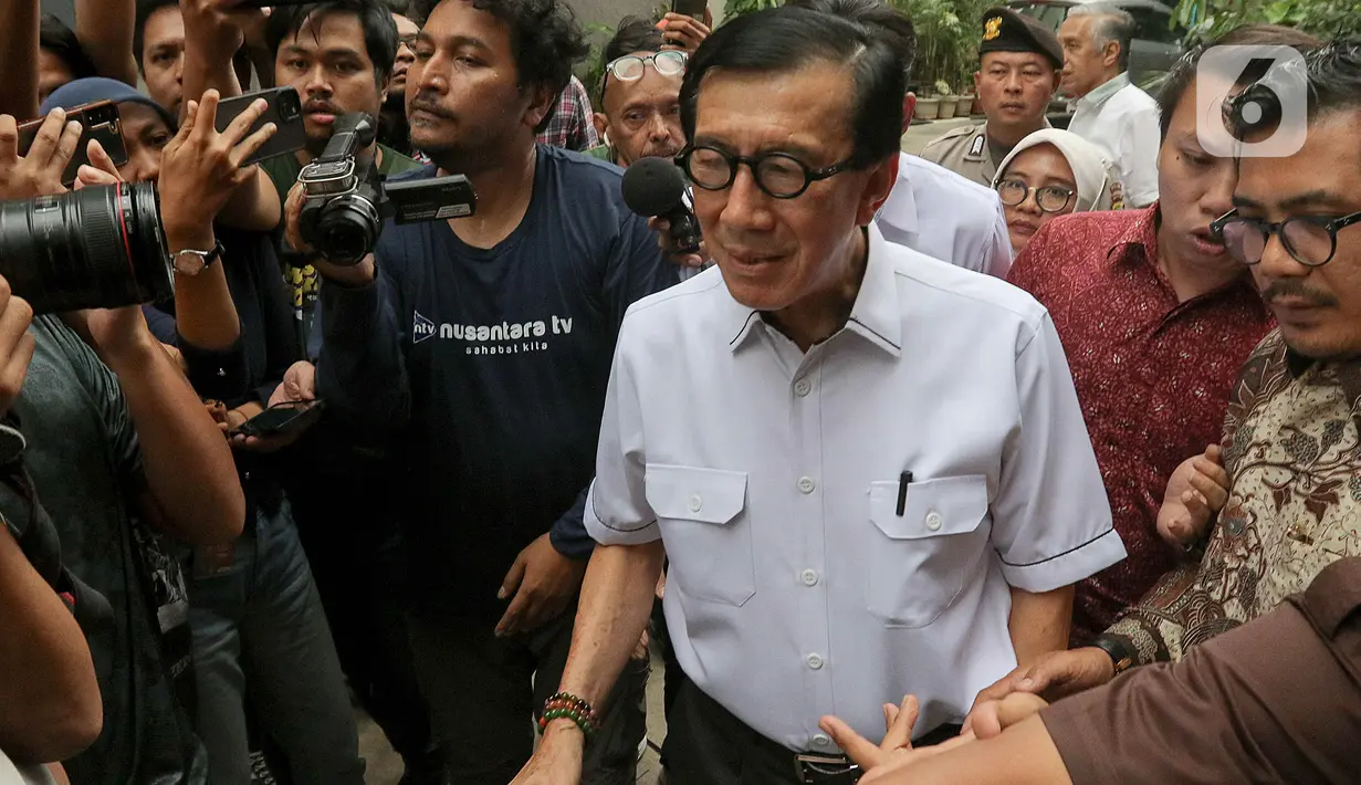 Yasonna H Laoly diperiksa selama hampir tujuh jam. (Liputan6.com/Herman Zakharia)