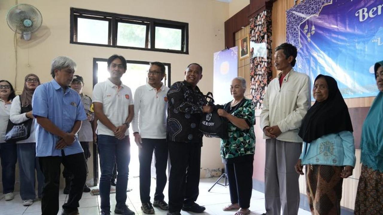 Bupati Sleman dan DPD REI DIY Bagikan Ratusan Paket Sembako di Prambanan Jelang Idul Fitri