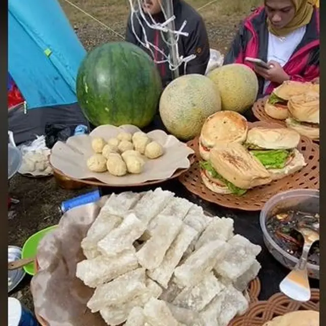 Bukan Hanya Mi Instan, Pendaki Gunung Banyak Bawa Makanan Saat Berkemah