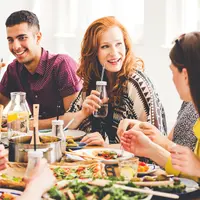 Buka puasa bersama menjadi salah satu langkah Jakarta Vegan Guide edukasi gaya hidup vegan ke masyarakat. (Sumber foto: shutterstock.com)