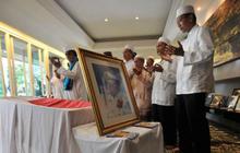  Jenazah Sudomo diserahkan KSAL kepada keluarga