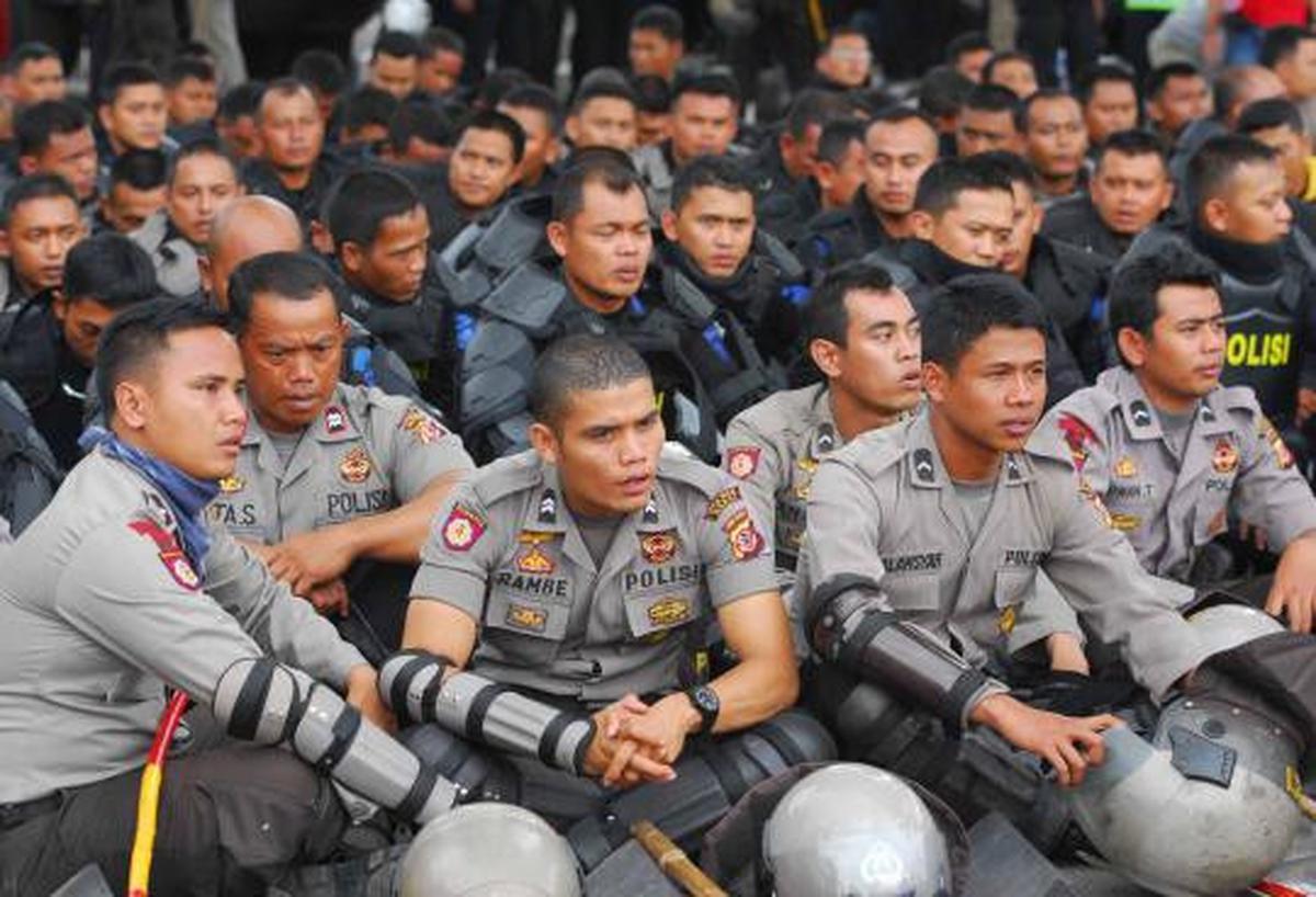 Usai sidang Aceng, warga dan polisi dzikir bersama