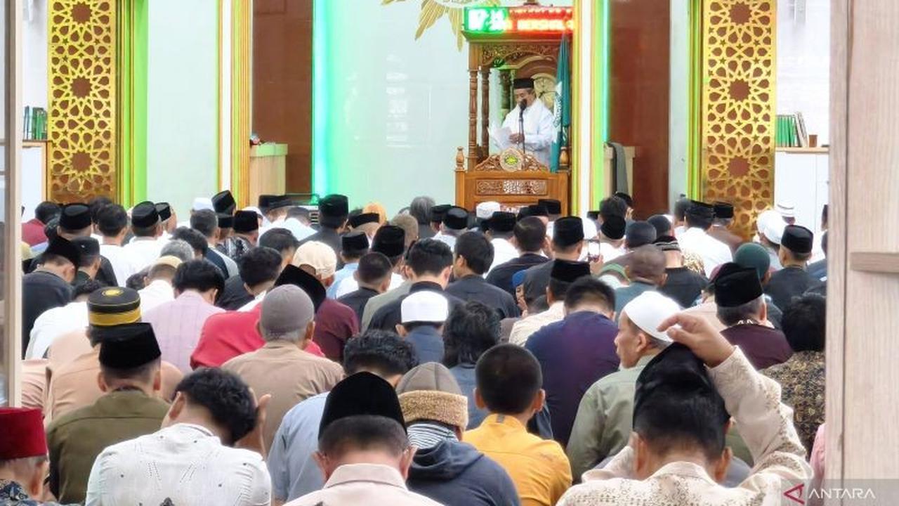 Warga Muhammadiyah Padati Masjid Tunaikan Salat Idul Fitri Makassar 2026