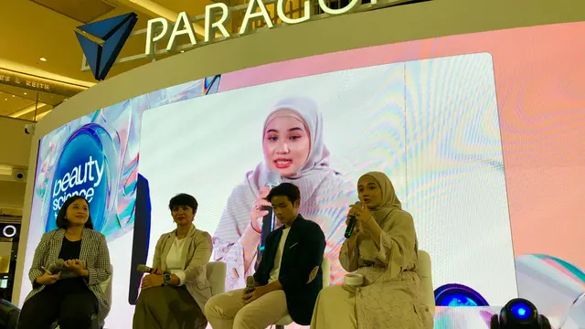 Sesi Talkshow The Future is Conscious Beauty di Jakarta