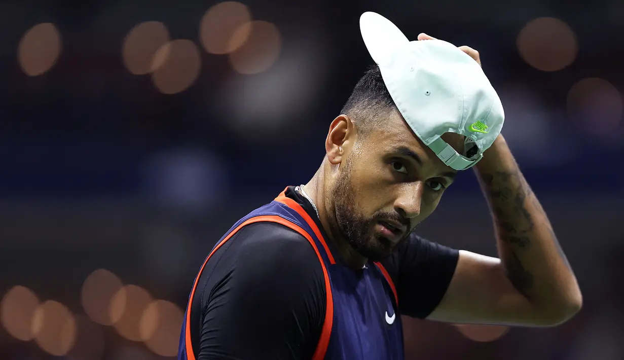 Mengutip dari BBC Sport, Nick Kyrgios merasa telah mengecewakan banyak orang. Dalam hal ini, orang-orang yang telah mendukungnya. (AFP/Getty Images/Elsa)
