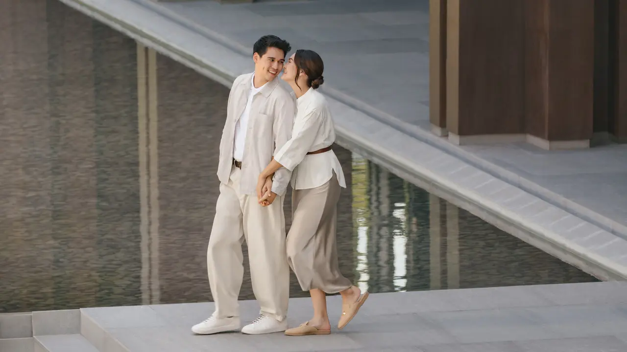 Kerja Rasa Prewedding dengan Busana Kasual ala Luna Maya dan Maxime Bouttier