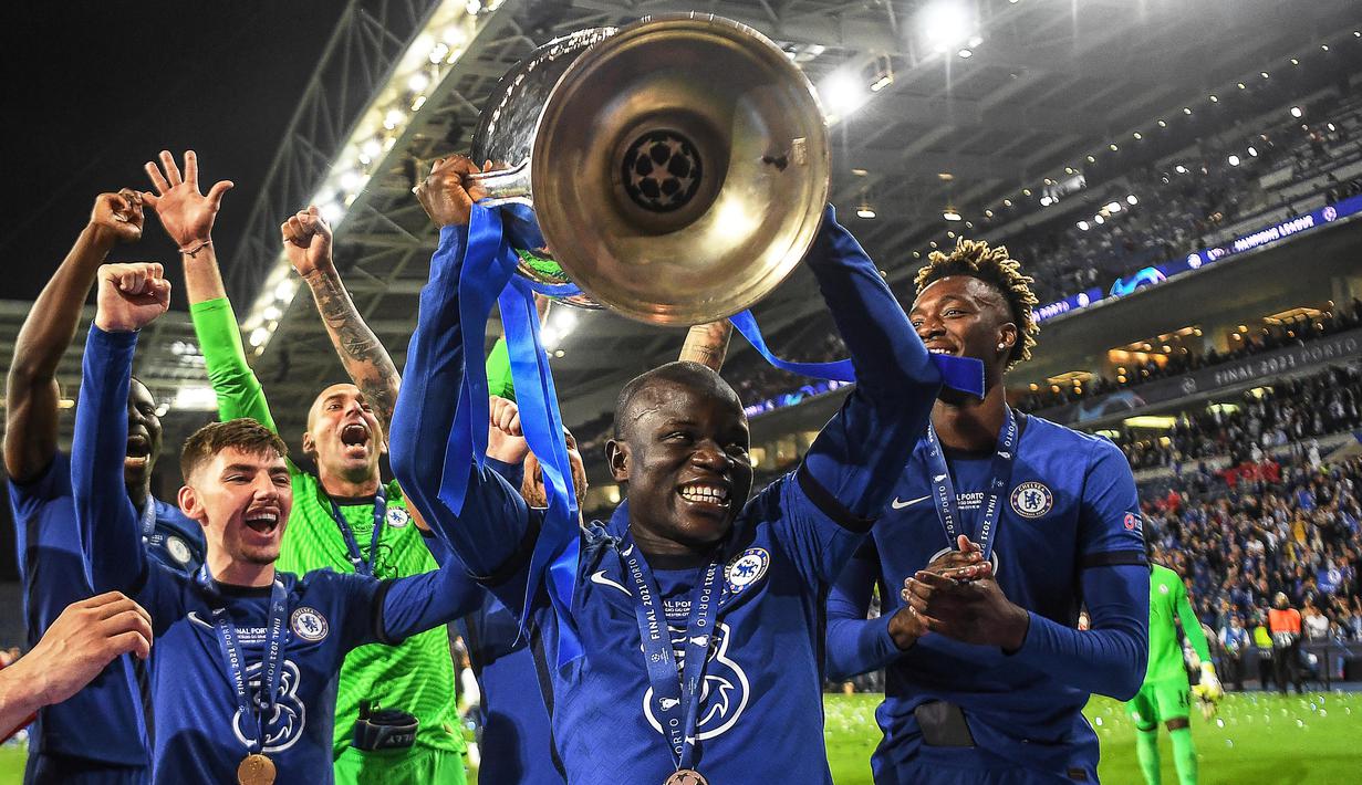 Ngolo Kante - Pria pemalu ini merupakan pesepak bola dengan segudang prestasi membanggakan. Mulai dari Juara Liga Inggris, Liga Champions hingga Piala dunia telah ia rasakan. (AFP/David ramos)