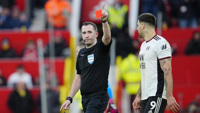 Foto: Drama 3 Kartu Merah yang Diterima Fulham, MU Melangkah ke Semifinal Piala FA 2022 / 2023