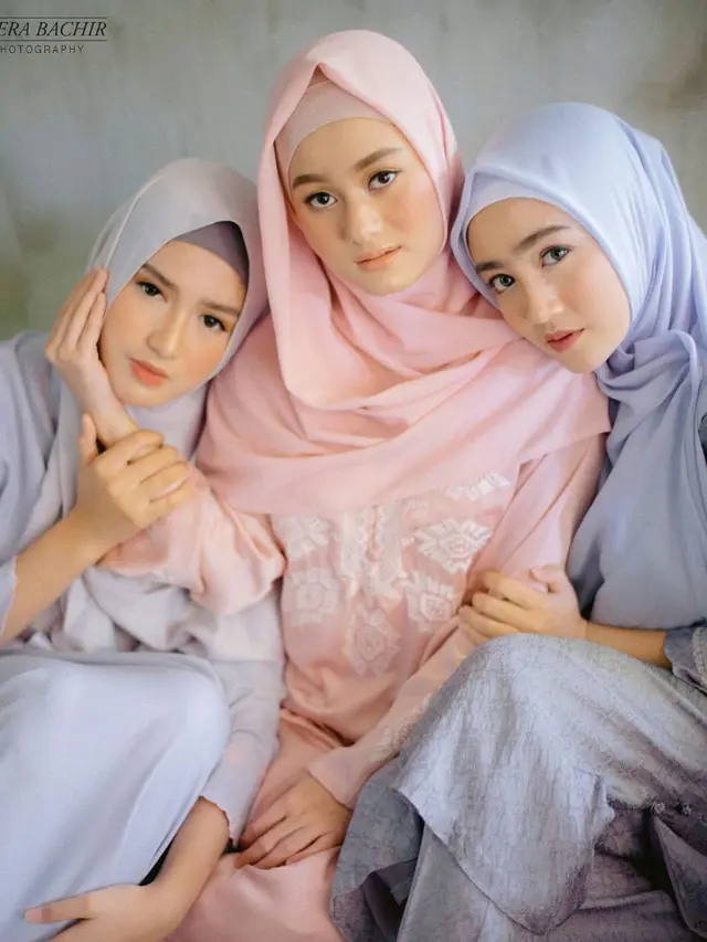 6 Potret Ochi Rosdiana 'Anak Band' Tampil Berhijab, Bikin Pangling
