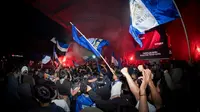 Bobotoh merayakan gelar juara BRI Liga 1 2024/2025 yang diraih Persib di beberapa sudut kota Bandung. (Bola.com/Erwin Snaz)