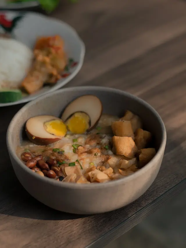Bubur Bisa Disajikan dengan Berbagai Jenis Toping