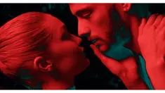 Zayn Malik dan kekasih barunya, Gigi Hadid beradegan mesra dalam videoklip terbarunya. Sontak, adegan itu ternyata menyedot perhatian jutaan penggemarnya.