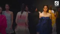 Jakarta Fashion Week selalu menampilkan berbagai karya desainer dalam negeri.