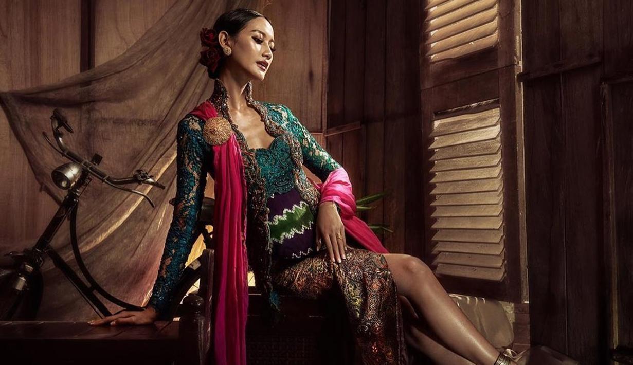 FOTO: Gaya Ayu Maulida Puteri Indonesia 2020 dalam Balutan ...