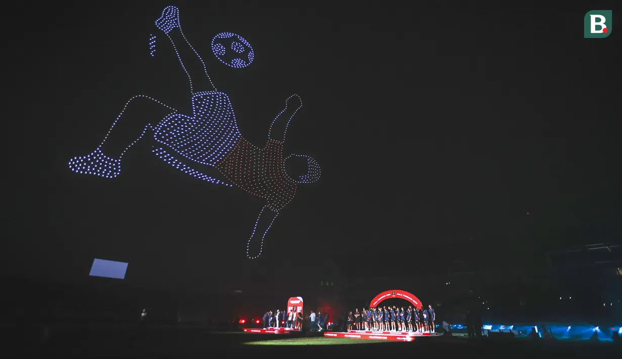 <p>Ribuan drone membentuk gambar pesepak bola saat upacara penutupan Piala Presiden 2025 yang berlangsung di Stadion Si Jalak Harupat, Bandung, Jawa Barat, Minggu (13/07/2025). Port FC keluar sebagai juara setelah menang atas Oxford United dalam laga final dengan skor 2-1. (Bola.com/Bagaskara Lazuardi)</p>