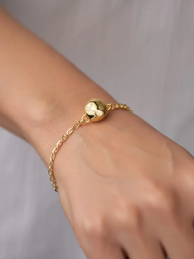 Model Gelang Emas 18 Karat Charm Unik