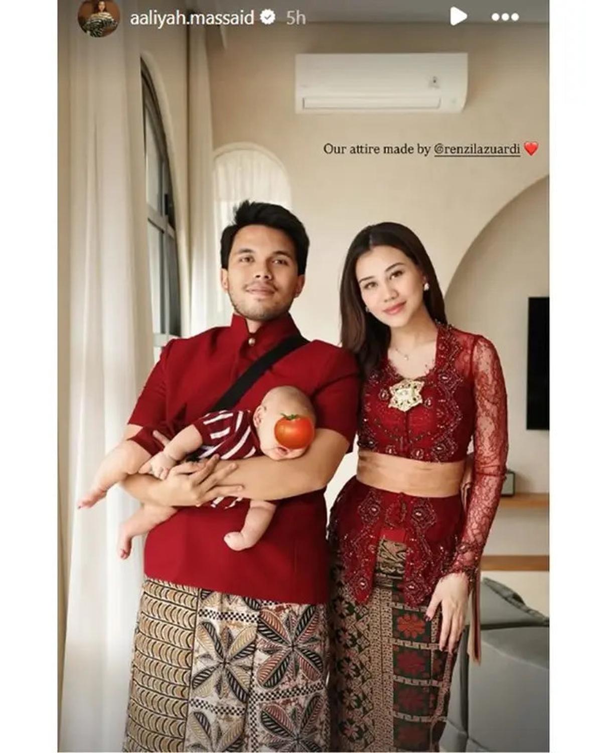 6 Potret Keluarga Hermansyah di Nikahan Kakak Sarah Menzel, Kompak Berbusana Adat Bali