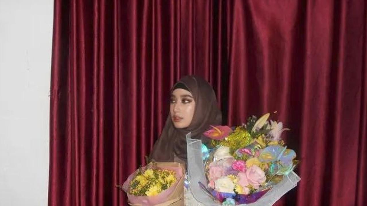 Meskipun sudah menikah, Tengku Anataya masih seperti gadis remaja dalam hal gaya dan penampilannya.