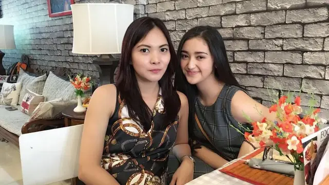 Jarang Tersorot, Ini 6 Potret Artis Wanita Blasteran Bareng Ibunda