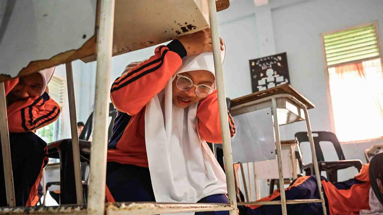 FOTO: Hari Kesadaran Tsunami Sedunia,  Siswa SMAN Antusias Ikuti Latihan Evakuasi