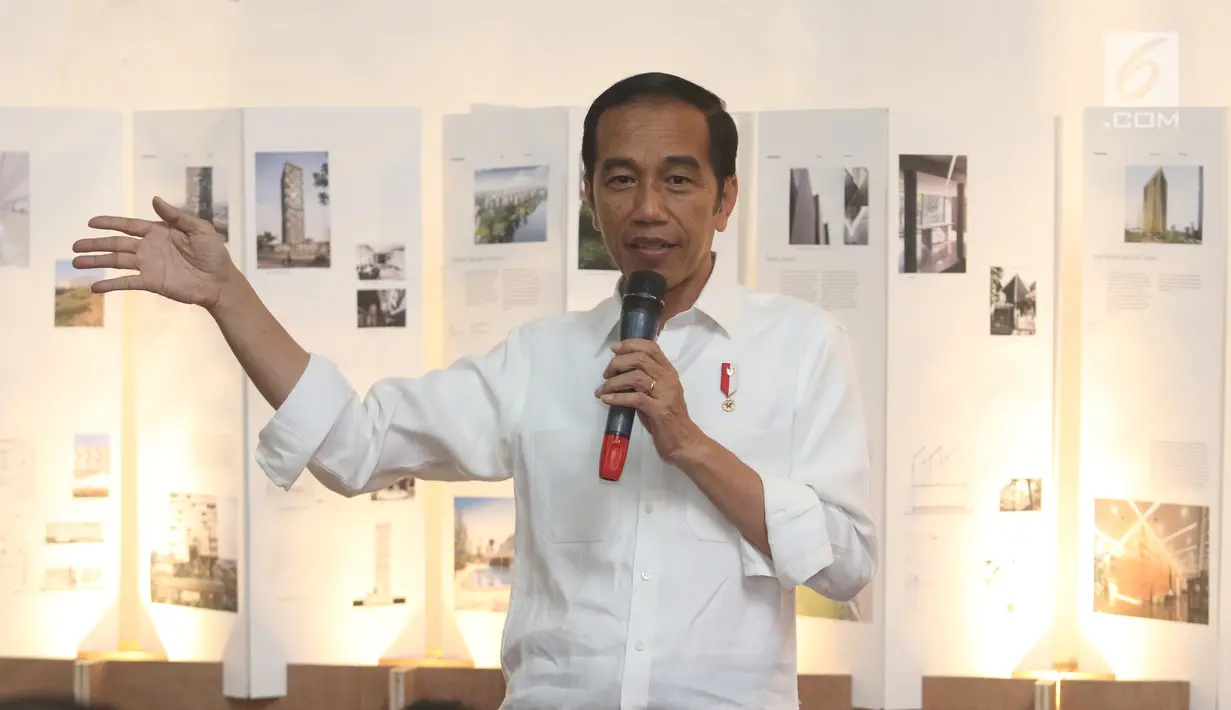 Calon Presiden Nomor Urut 01 Joko Widodo berdiskusi dengan masyarakat kreatif Bandung di Simpul Space, BandungSabtu (10/11). Jokowi berdialog dengan masyarakat kreatif Bandung dalam upaya mengembangkan ekonomi digital. (Liputan6.com/Angga Yuniar)