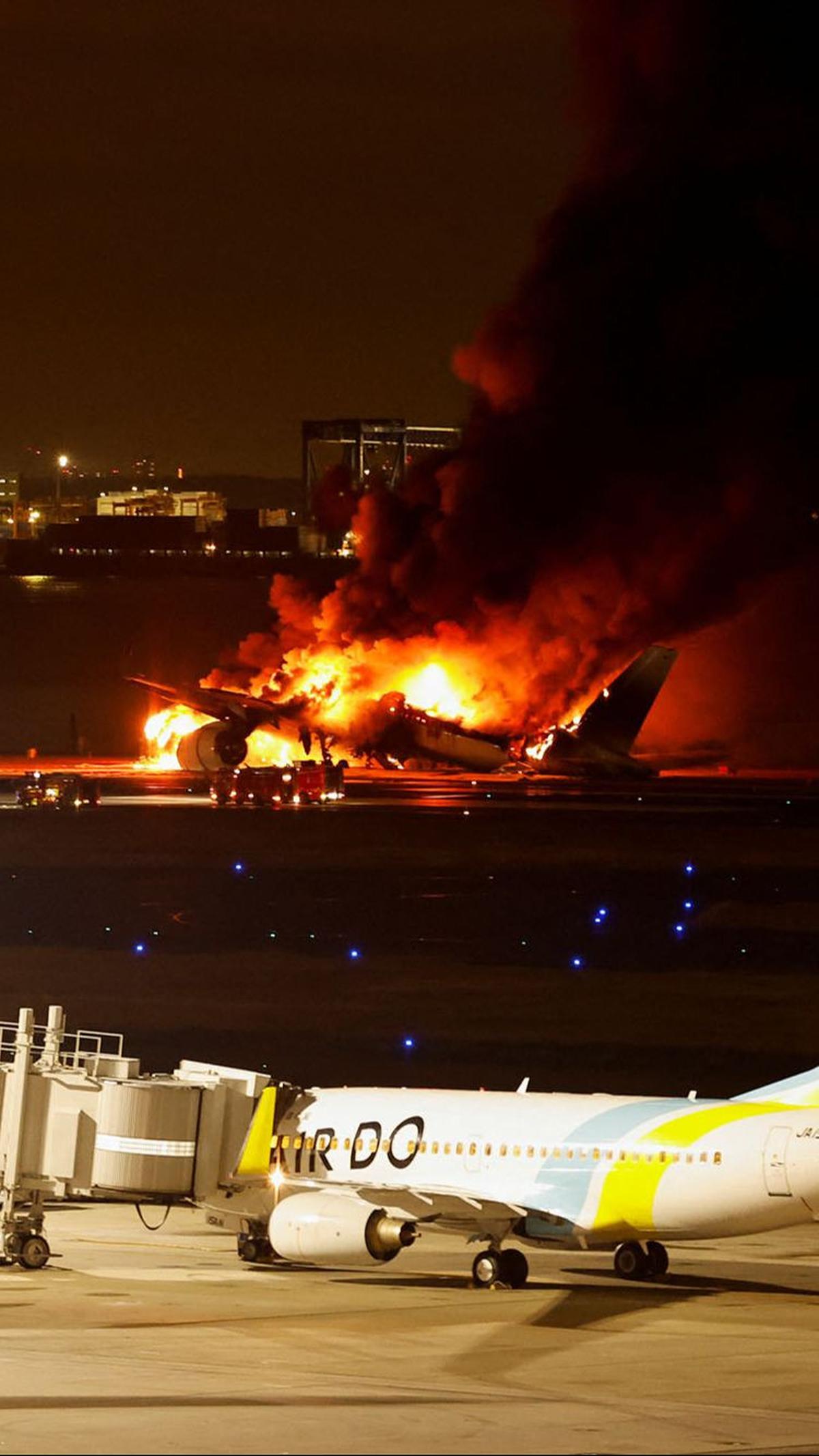 Ajaibnya, seluruh awak dan penumpang pesawat Japan Airlines berjumlah&nbsp;379  orang berhasil dievakuasi dalam kondisi selamat.