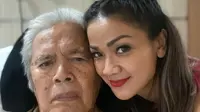 Setia Menemani, Ini 6 Potret Kebersamaan Nirina Zubir dan Ayah yang Dikabarkan Kritis (Sumber: Instagram/nirinazubir_)