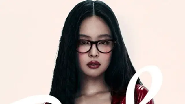 Saat Jennie BLACKPINK Memilih Warna Ruby, Ray-Ban x Transitions Perkenalkan Lensa Berwarna Dinamis ke Indonesia