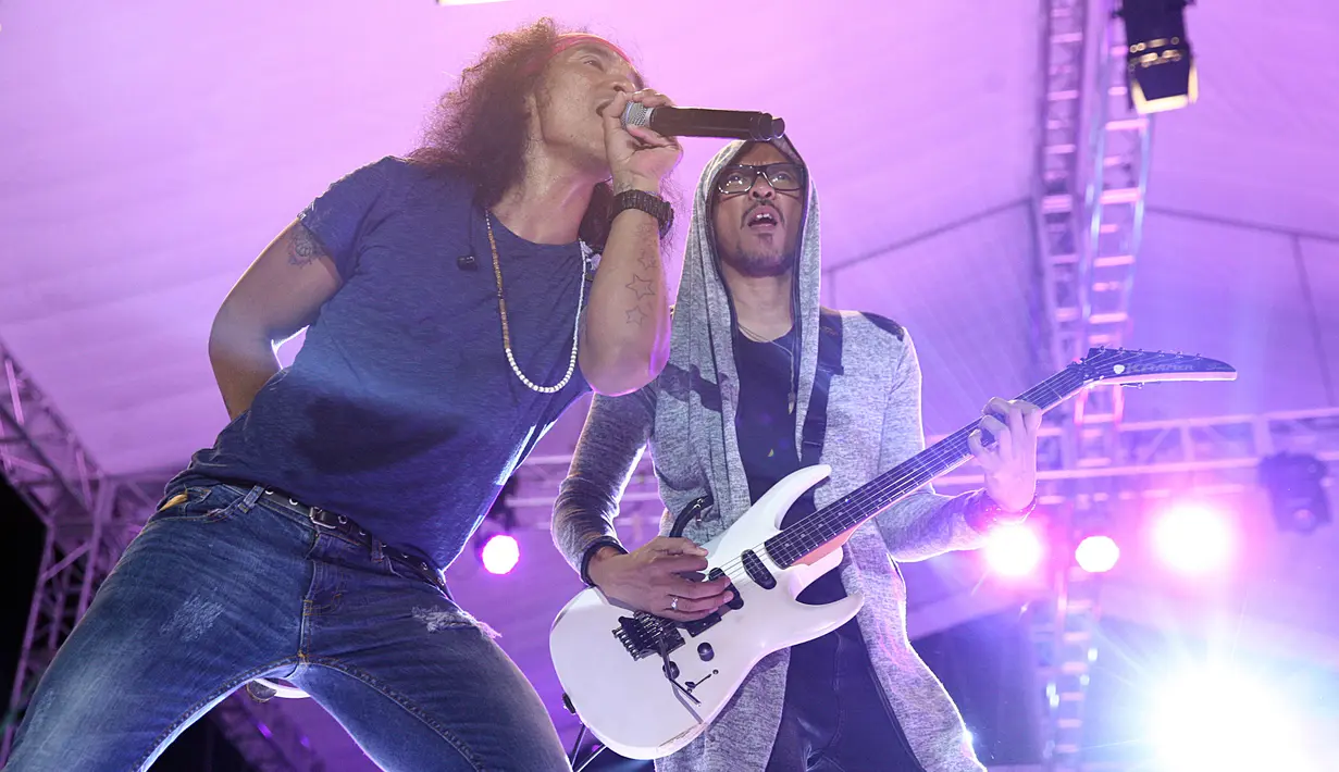 Konser ulang tahun Slank ke-34 Bimbim meminta maaf lantaran salah satu personelnya, Abdee tidak bisa hadir lantaran sedang menjalani pengobatan vertigo di Donggala. (Nurwahyunan/Bintang.com)