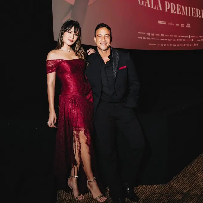 8 Gaya Romantis Klasik Raisa dan Hamish Daud di Gala Premiere Harta Tahta Raisa Setelah Lama Tak Terlihat Bersama