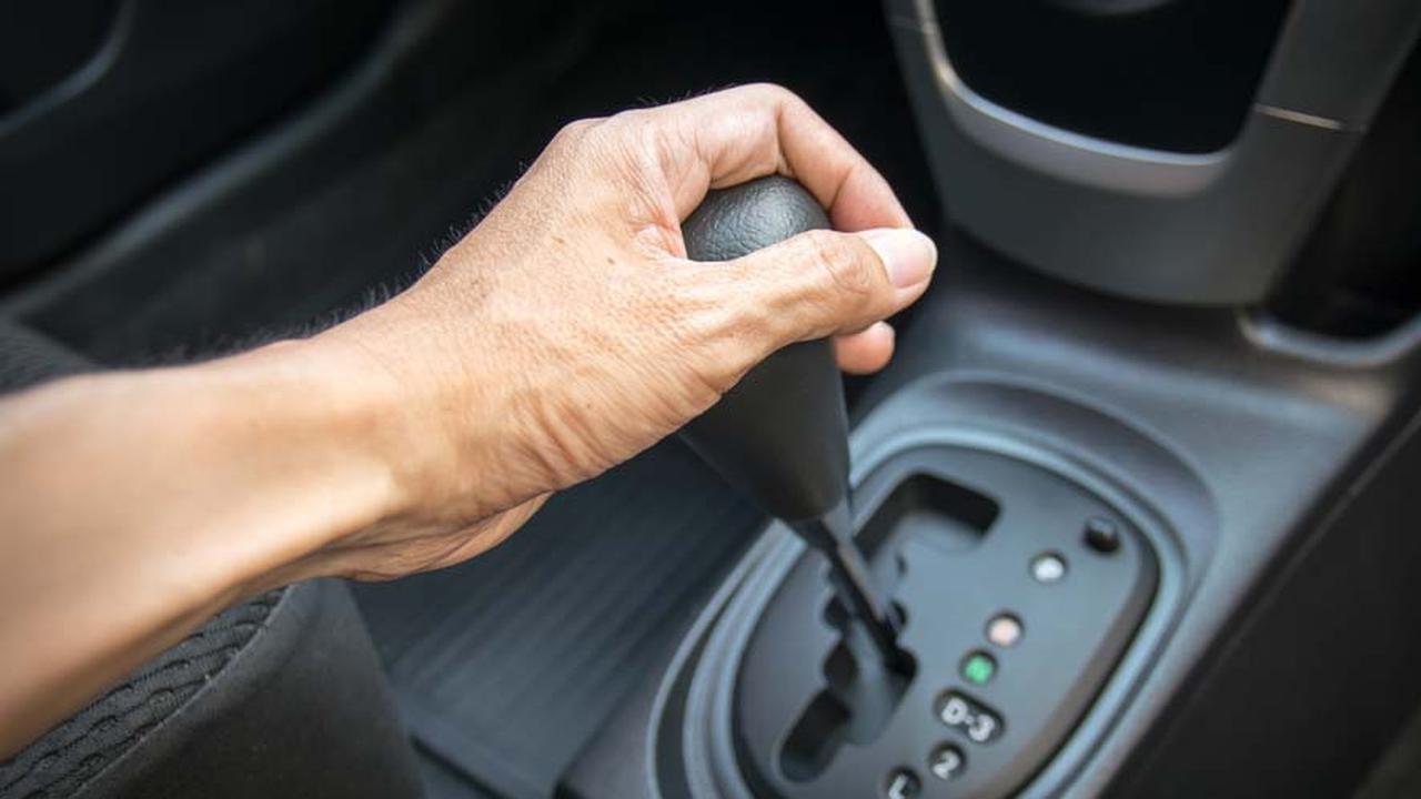 Ketahui 8 Indikasi Kerusakan Transmisi Mobil Sebelum Terlambat.