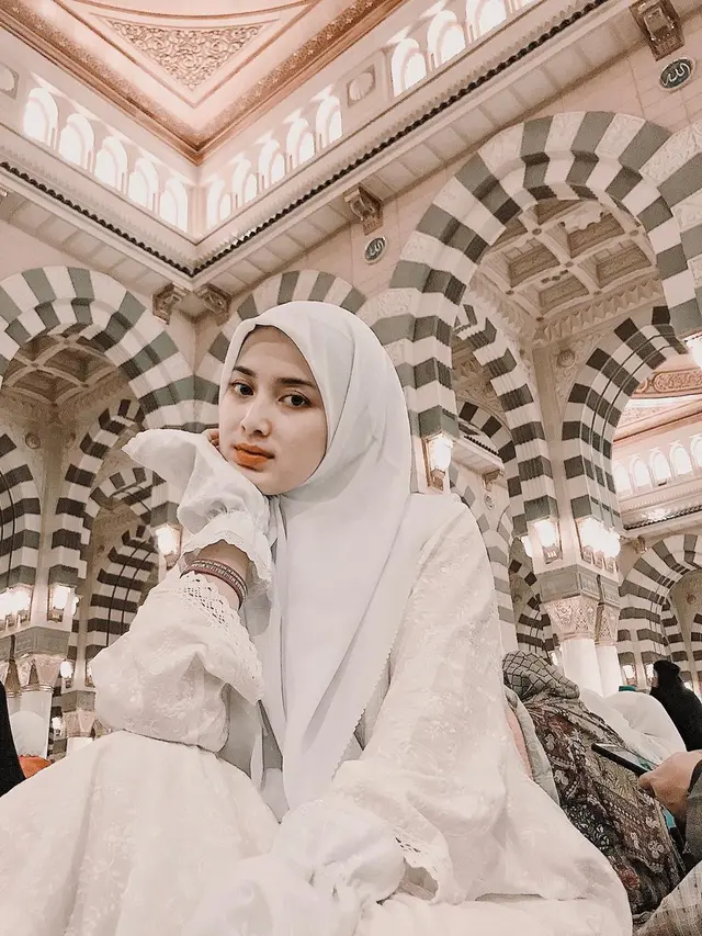 7 Potret Rosiana Dewi Saat Pakai Hijab, Makin Memesona